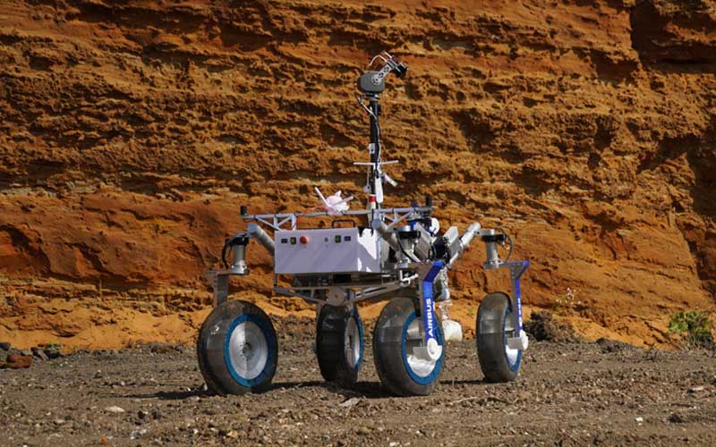 ESA and Airbus engineers have successfully demonstrated an autonomous sample collection capability using a four-wheeled rover called Codi. 