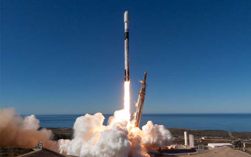 A SpaceX Falcon 9 has launched the Pathfinder Hawk satellite, a prototype for Italy’s €1.1B IRIDE Earth observation constellation.