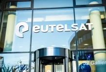 OneWeb operator Eutelsat plans to raise €1.5 billion through new bonds to refinance debt and strengthen its balance sheet.