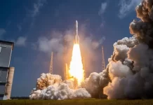 SpaceX has filed an FCC complaint alleging Amazon and Arianespace deployed satellites above authorised altitudes, a claim Amazon disputes.