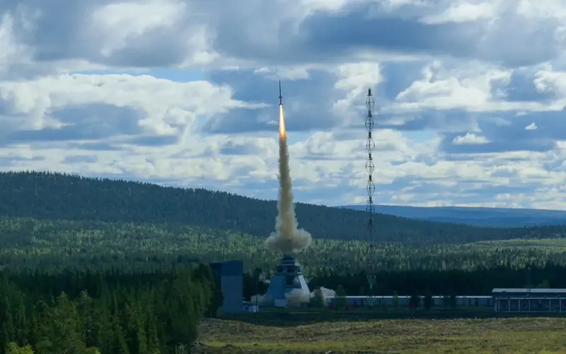 SSC Space launched its SubOrbital Express-5 mission from Esrange, carrying 12 experiments, including one that examined the effects of microgravity on red hair.